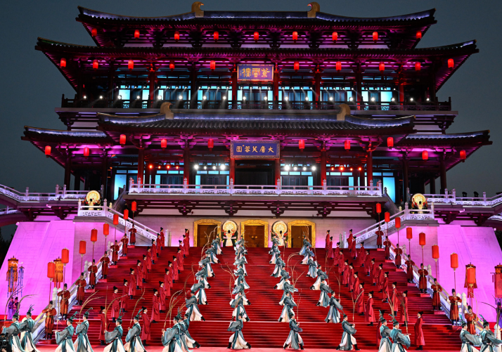 > 2023年5月18日，中亞峰會歡迎儀式在陜西省西安市大唐芙蓉園舉行。