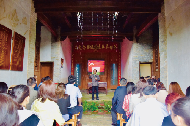 2024年4月21日，中國日?qǐng)?bào)社組織黨務(wù)干部和青年理論學(xué)習(xí)小組組長、駐 地方機(jī)構(gòu)負(fù)責(zé)人赴報(bào)社定點(diǎn)幫扶縣江西省會(huì)昌縣開展專題培訓(xùn)。