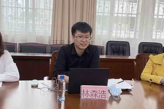 作者在家鄉的小學開展調研。