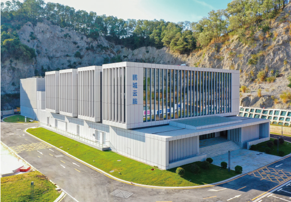 “鵬城云腦Ⅱ”人工智能大科學裝置。