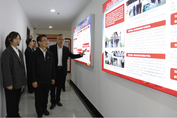 2025年3月25日，作者（ 右二） 赴基層黨建聯系點調研黨建和統計調查工作。