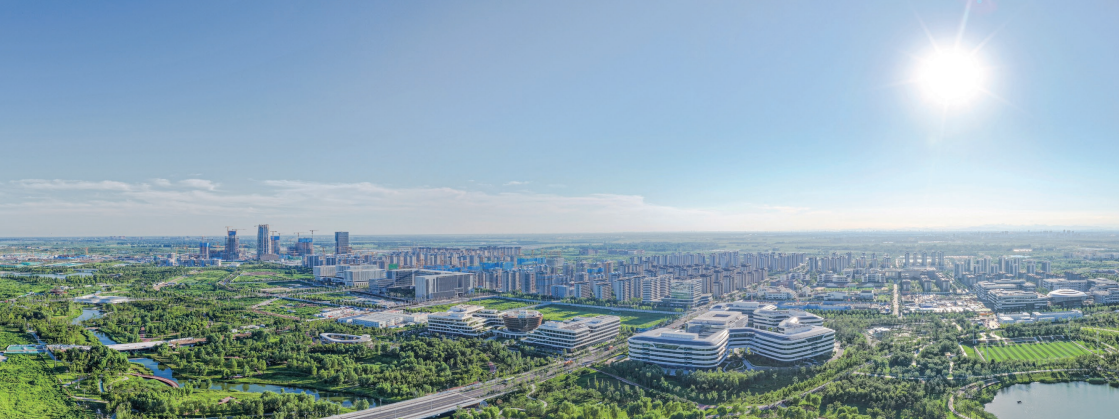 設(shè)立河北雄安新區(qū)，是以習(xí)近平同志為核心的黨中央作出的重大決策部署。“十四五”規(guī)劃對高標(biāo)準(zhǔn)高質(zhì)量建設(shè)雄安新區(qū)作出重要部 署。從“一張白紙”到拔節(jié)生長，雄安新區(qū)這座未來之城正展現(xiàn)出勃勃生機(jī)。圖為河北雄安新區(qū)起步區(qū)。