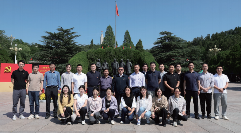 2025年5月24日，生態環境部大氣環境司黨支部在西柏坡開展“重溫趕考初心 傳承紅色 基因”主題黨日。