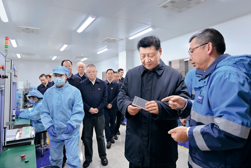 2024年3月18日至21日，中共中央總書記、國家主席、中央軍委主席習(xí)近平在湖南考察。這是18日下午，習(xí)近平在中德合資企業(yè)巴斯夫杉杉電池材料有限公司考察。 新華社記者 謝環(huán)馳/攝